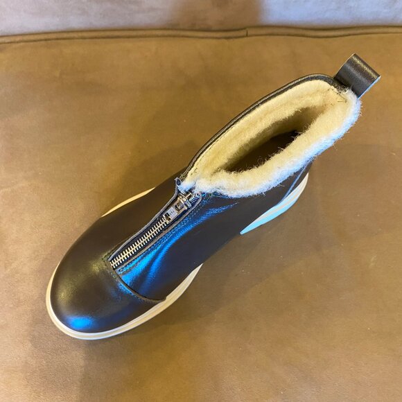 Martino - Unique Olive - Multiple Sizes (NEW W/ BOX) - Picture 2 of 3